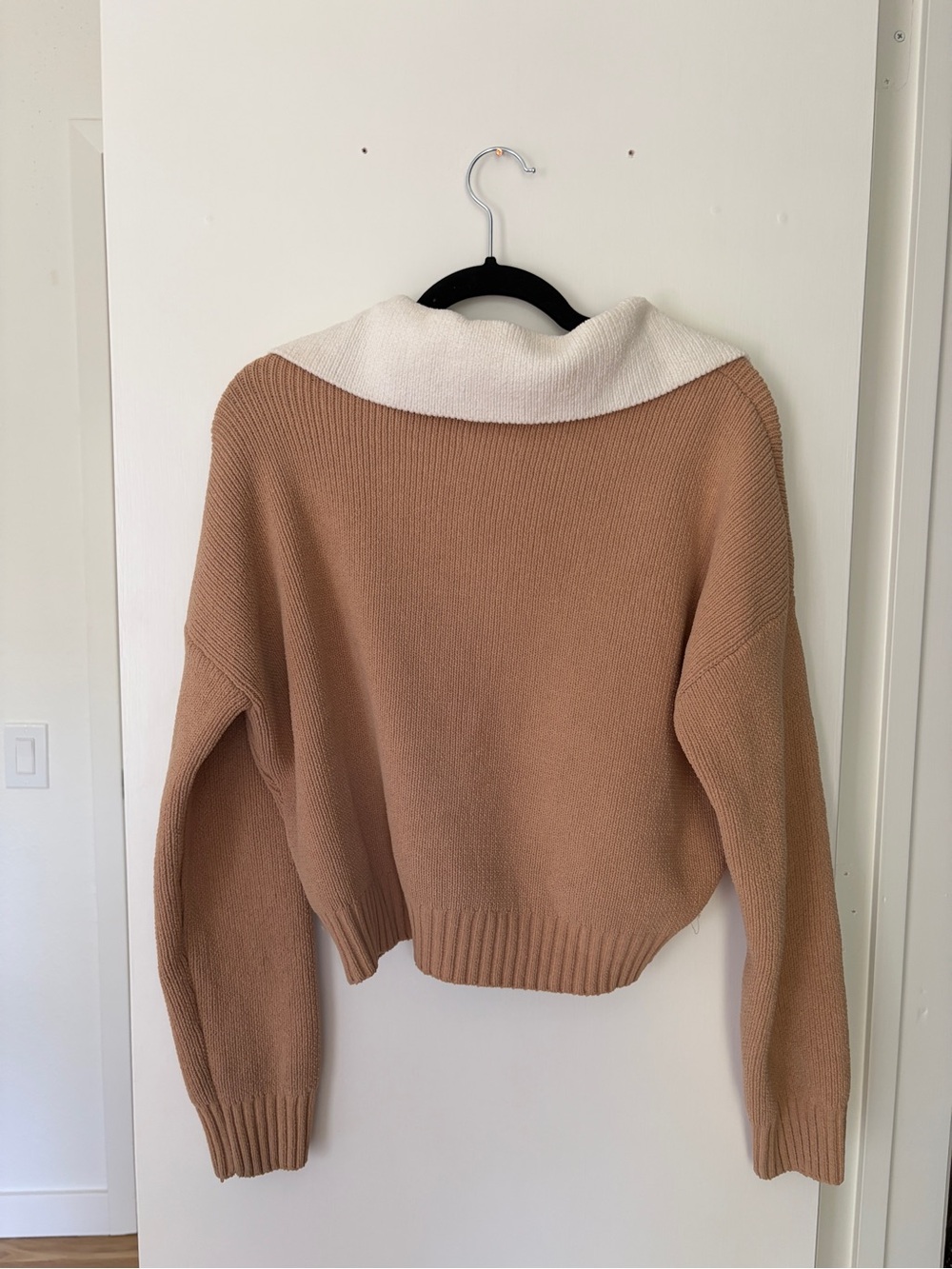 Abercrombie & Fitch Women's Collared Sweater in Camel and Cream Size XS - Picture 3 of 4